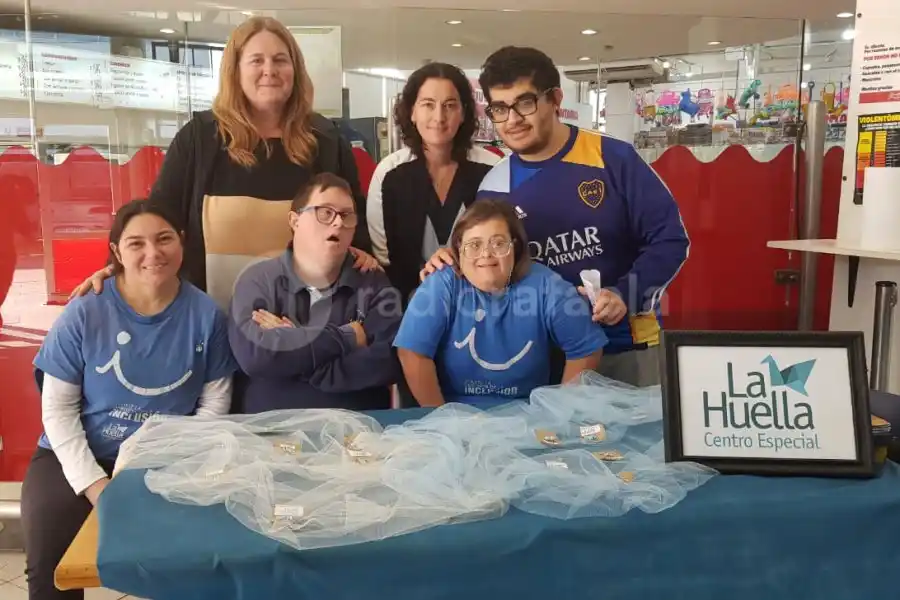 La Huella celebró el Día de la Escarapela: “La idea fue que los chicos puedan ofrecer lo que hacen”