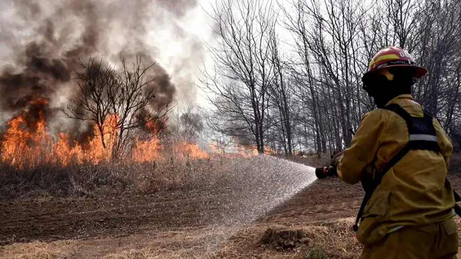 Declaran la emergencia ígnea en todo el país por los incendios forestales