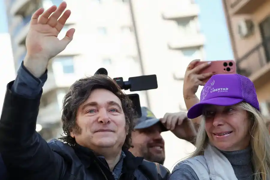 Milei regresó de los EEUU y se quedará en Olivos, mientras Karina encabezó con Santiago Caputo una reunión de la mesa de campaña en Casa Rosada