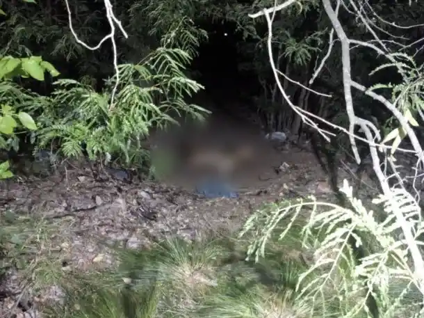 Encontraron un cuerpo desnudo y calcinado en pastizales: aun no pueden identificarlo