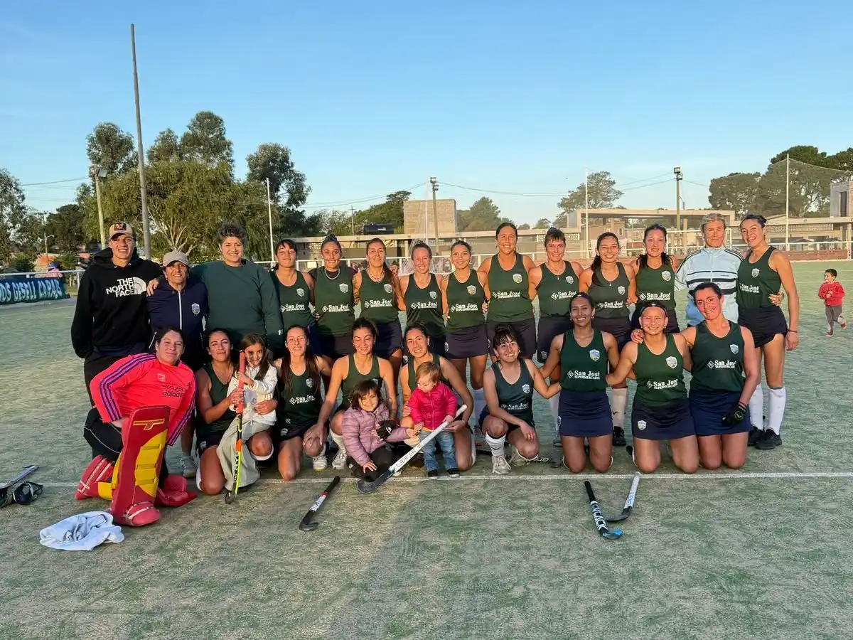 El plantel de Polideportivo Villa Gesell que ganó esta tarde.