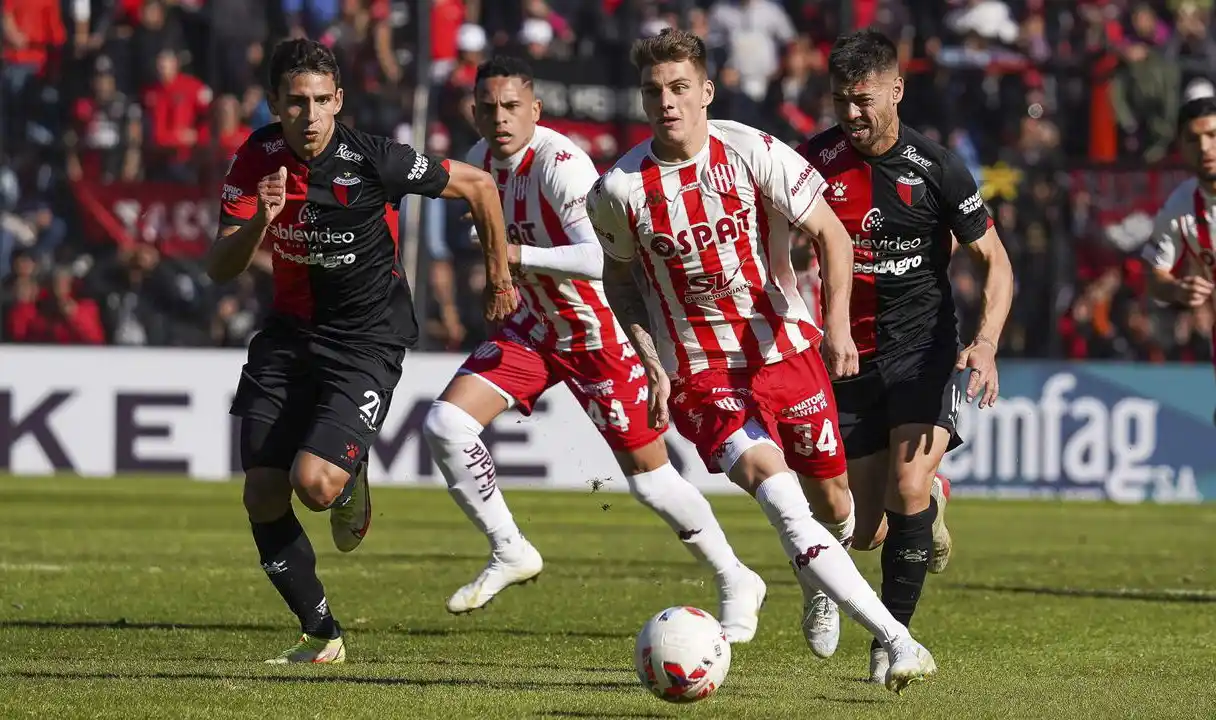 Colón fue más pero el clásico terminó igualado