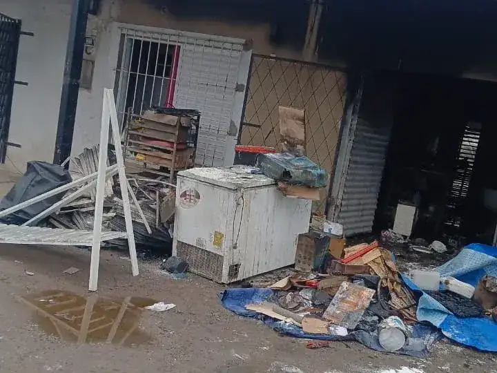 Perdidas totales en un comercio familiar de Frontera.