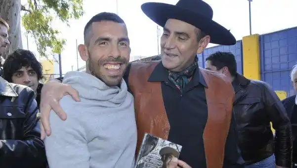 El Chaqueño Palavecino presentó su disco con asado y música en Boca
