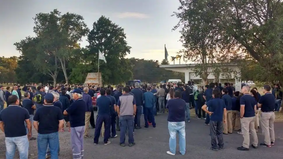 Fanazul: Anuncian un "aporte extraordinario" de Provincia para los despedidos