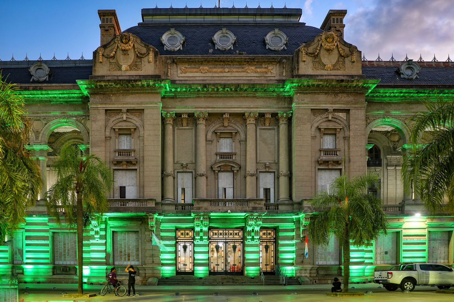 Casa de Gobierno con "luz verde".