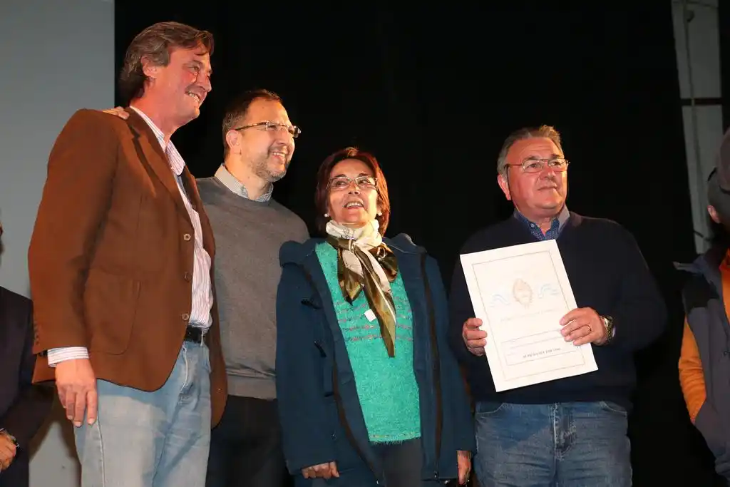 Más de 100 nuevas familias tandilenses recibieron sus títulos de propiedad