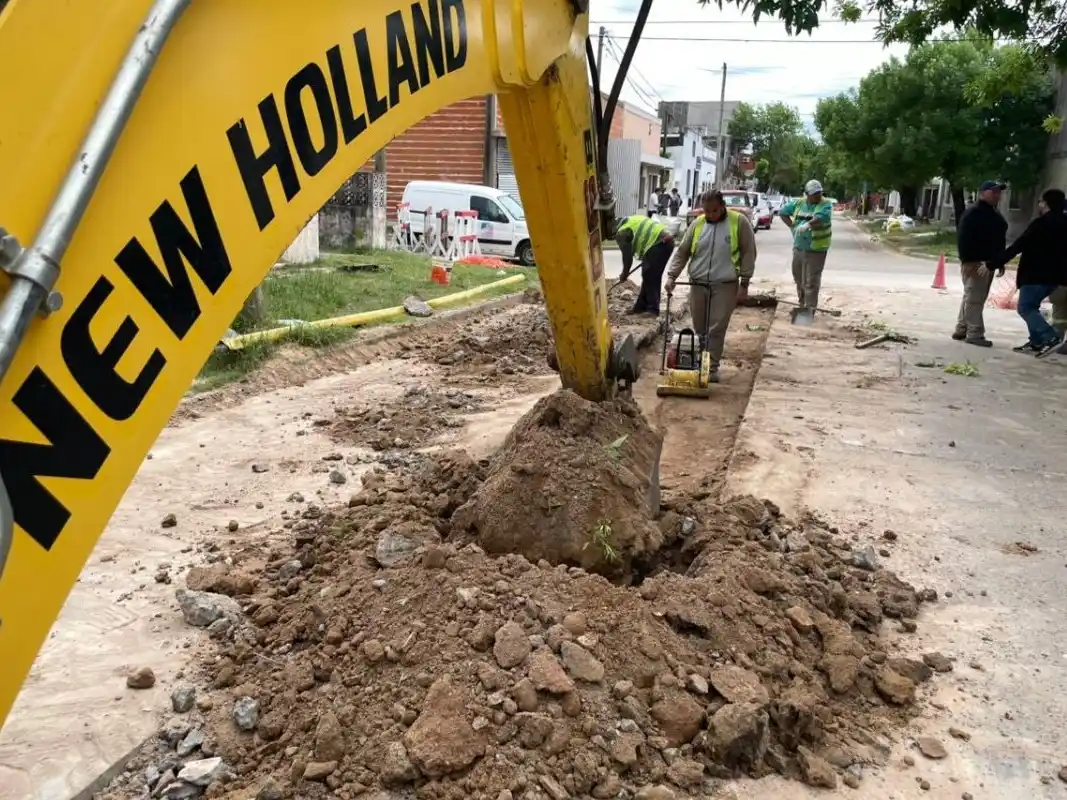 Se repararon problemas cloacales en la zona del Corsódromo y reponen el pavimento para habilitar el tráfico