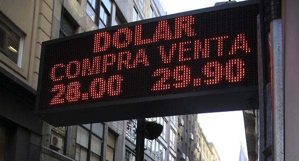 Fuerte disparada del dólar que alcanzó los $29,57