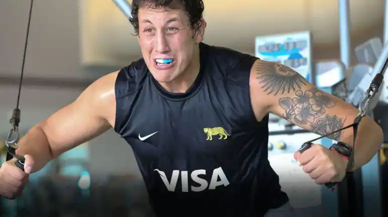 Un ex referentre de Los Pumas también fue escrachado por racistas