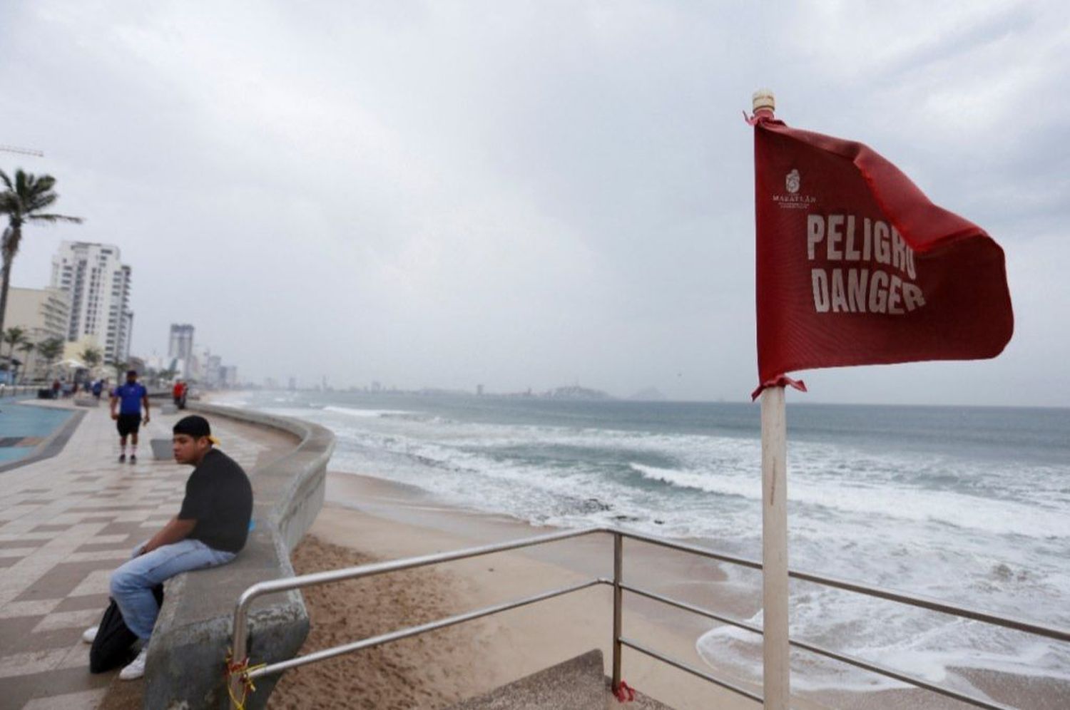 México: el huracán Roslyn avanza con más intensidad hacia costa del Pacífico