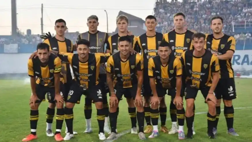 El Aurinegro cayó en un partido cambiante y quedó eliminado ante Racing en Olavarría.