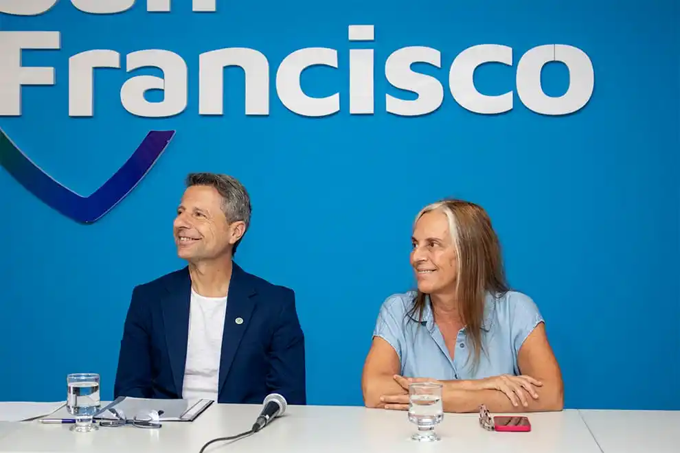 El intendente Damian Bernarte junto a la ministra de Desarrollo Humano, Liliana Montero