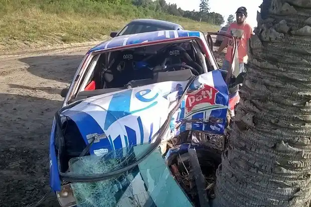 Trasladan a Buenos Aires a copiloto de rally que el sábado chocó una palmera
