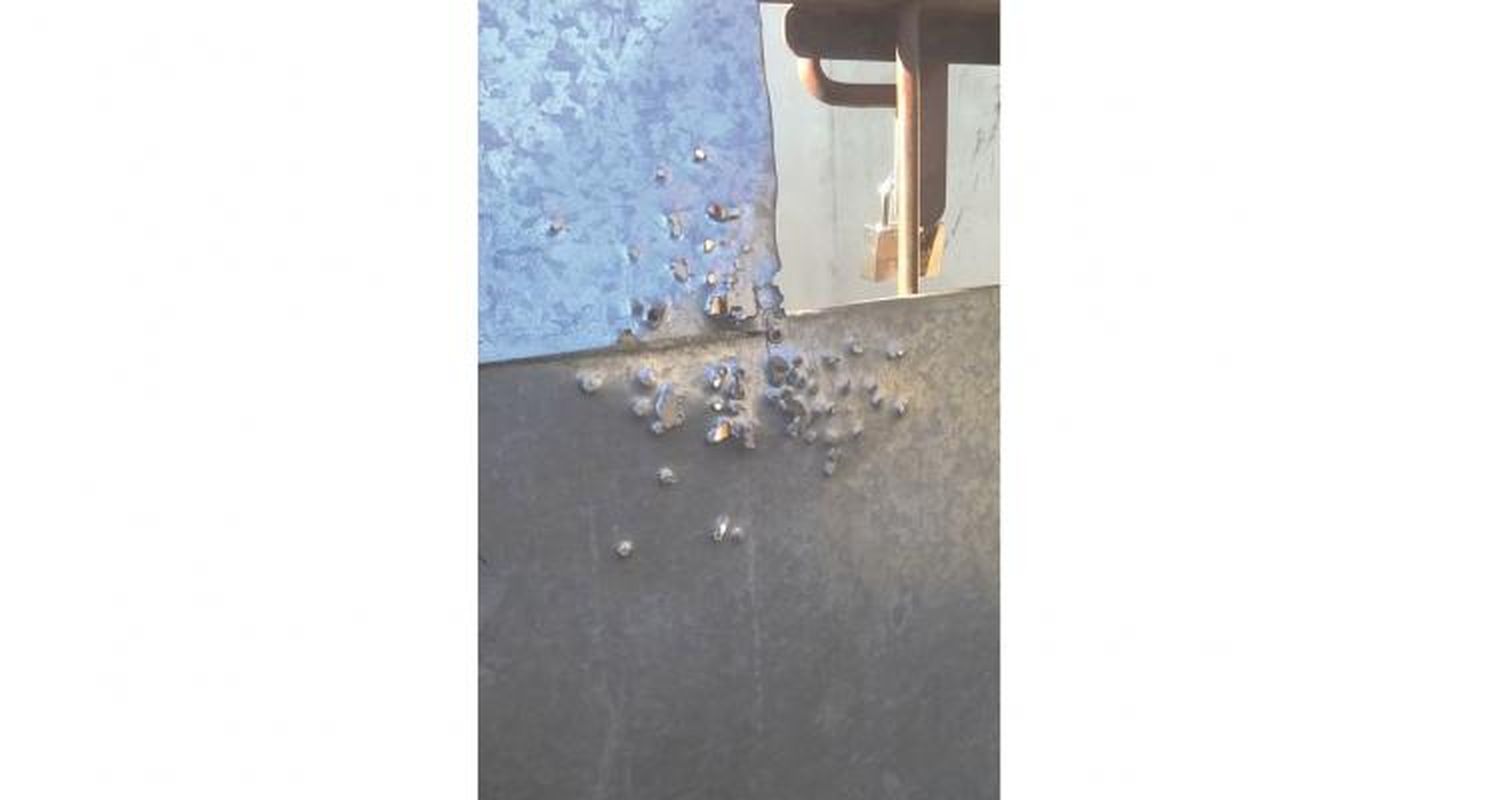 Denuncias cruzadas y tiros por una vivienda