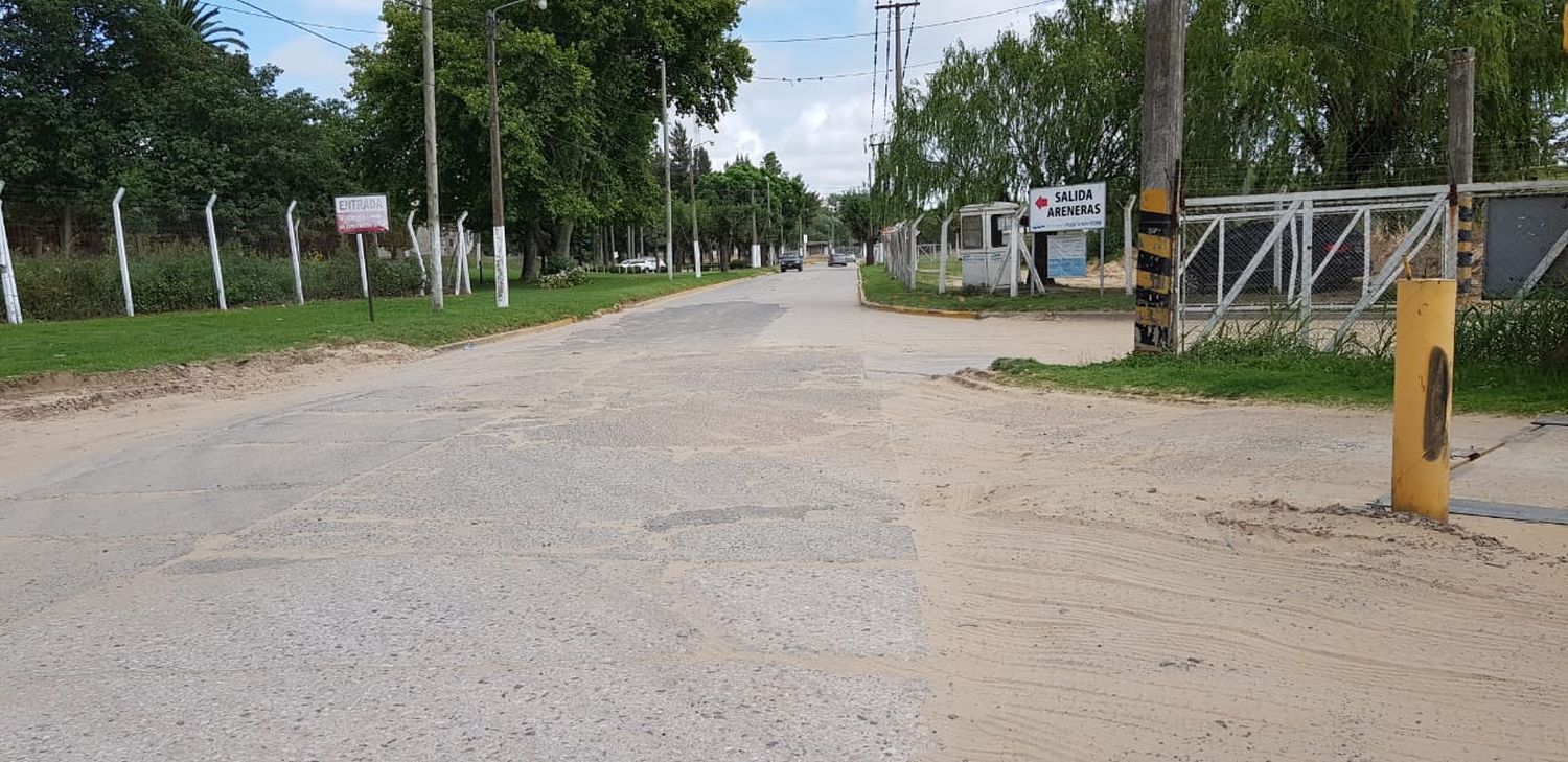 Con personal y recursos propios, el Consorcio del Puerto repavimentará la deteriorada calle frente a la sede