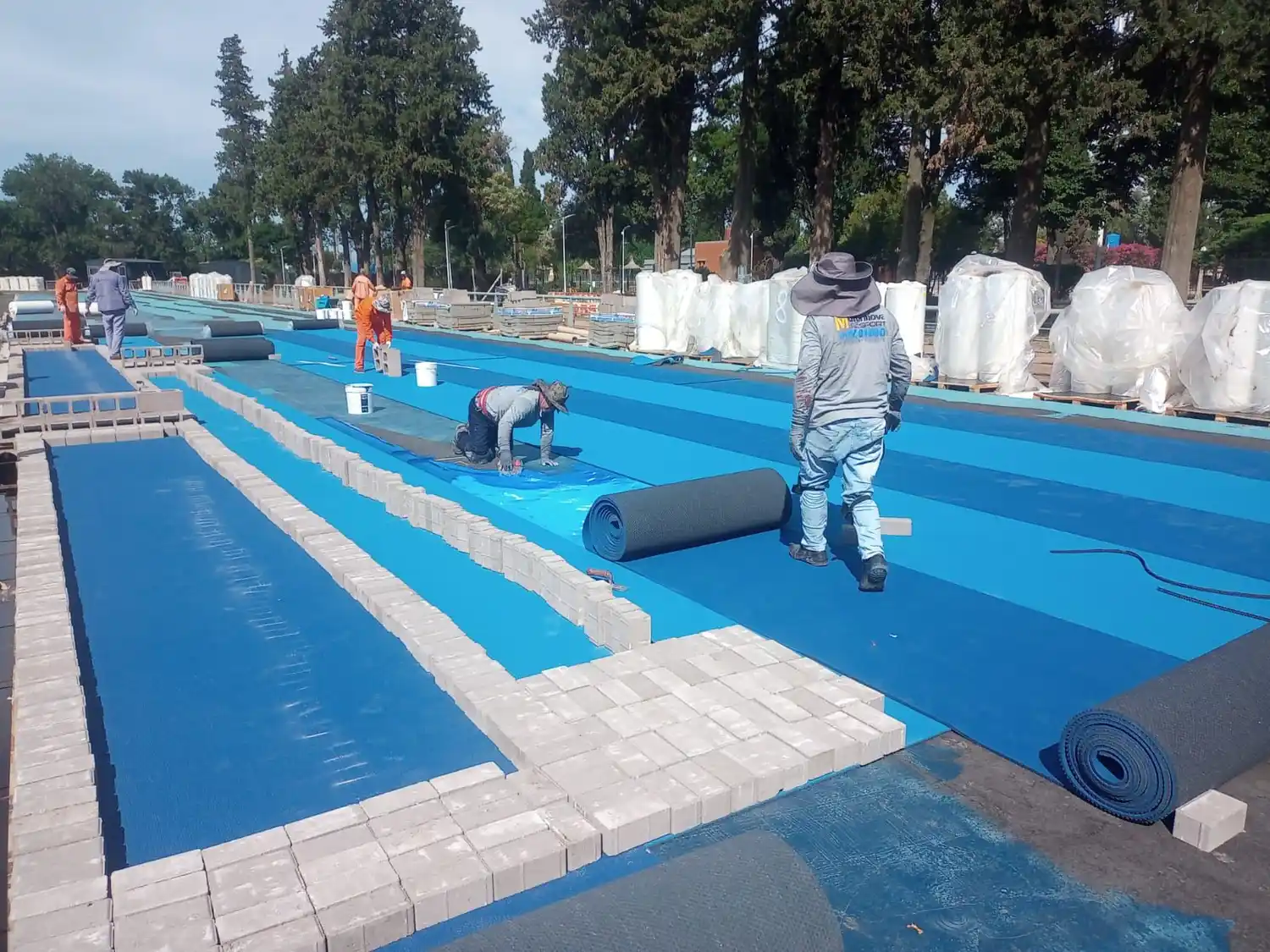 El Gobierno Provincial intensifica los últimos trabajos para dejar la lista la nueva pista de atletismo. Foto: Gentileza.
