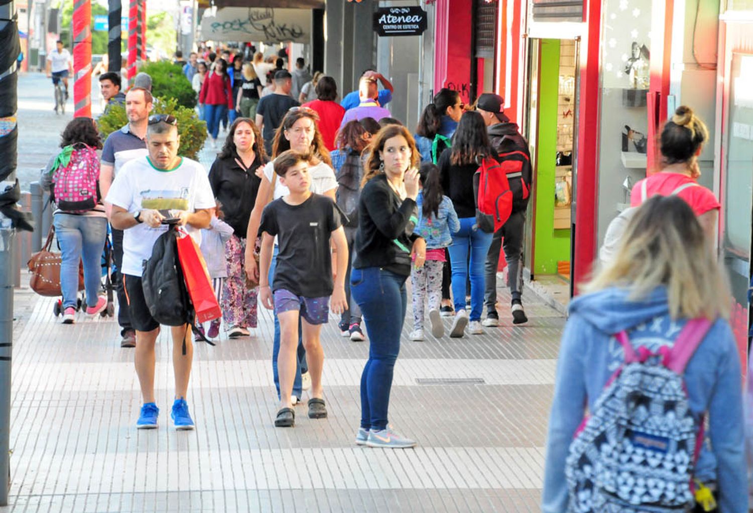 El Concejo Deliberante pide a los comercios que el 24 y 31 cierren a las 18