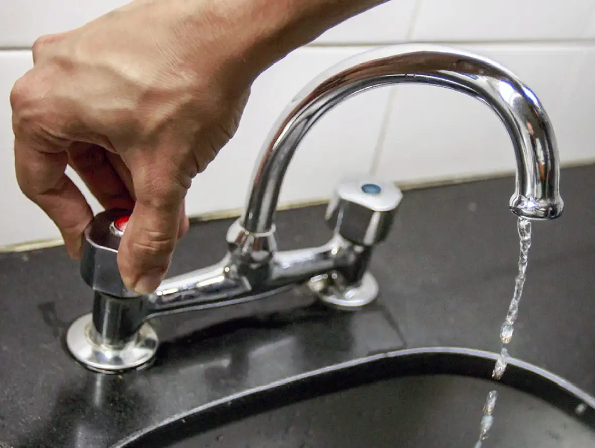 Corte de agua en un sector de San Francisco por la rotura de un caño maestro