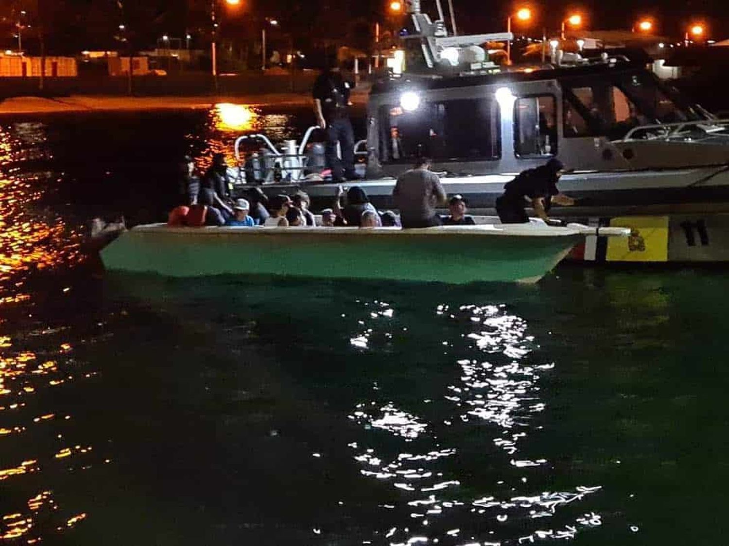 CON ANIMALES EXÓTICOS interceptan a 22 balseros venezolanos en Aruba