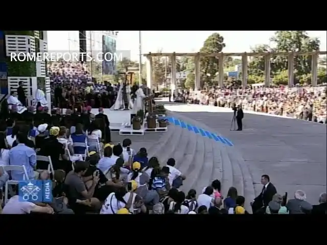 Francisco llamó a los jóvenes a “no perder la señal”