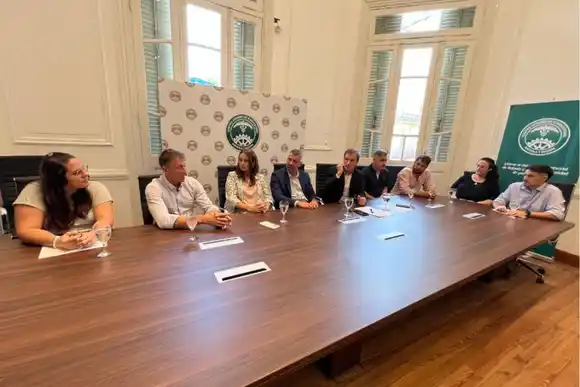 El Gobierno provincial formalizó la entrega fondos al CCIRR para implementar diversas mejoras