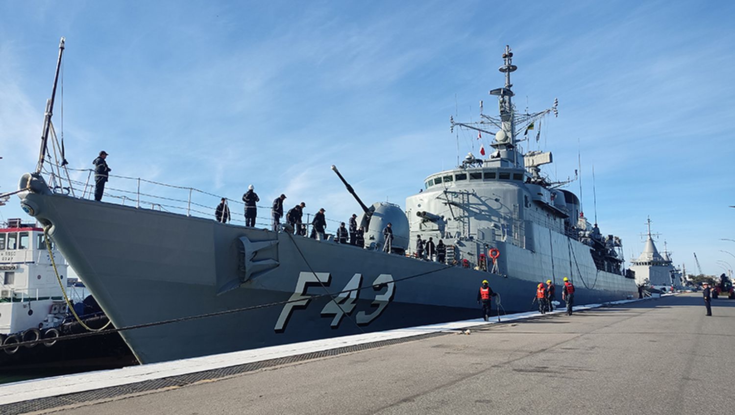 La fragata “Liberal” de la Marina de Brasil arribó a la Base Naval Mar del Plata