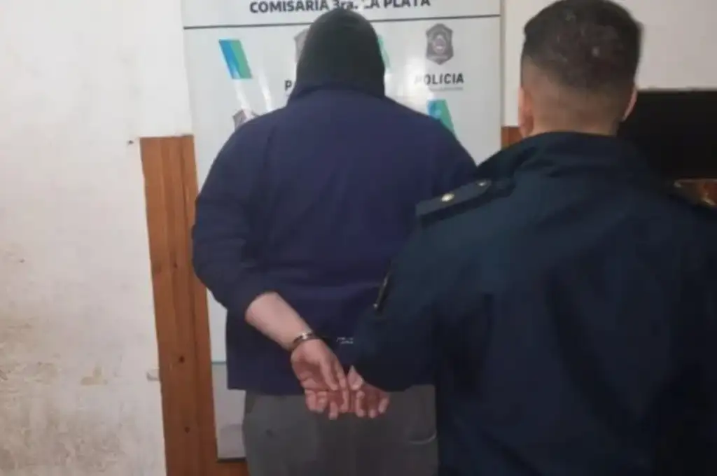 Detuvieron al acusado de abusar de sus hijas cuando salió a sacar la basura
