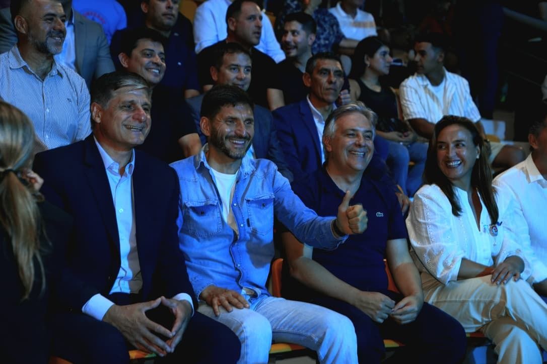 Pullaro y Llaryora disfrutaron de la presentación de la delegación santafesina y el homenaje  al Brigadier Estanislao López