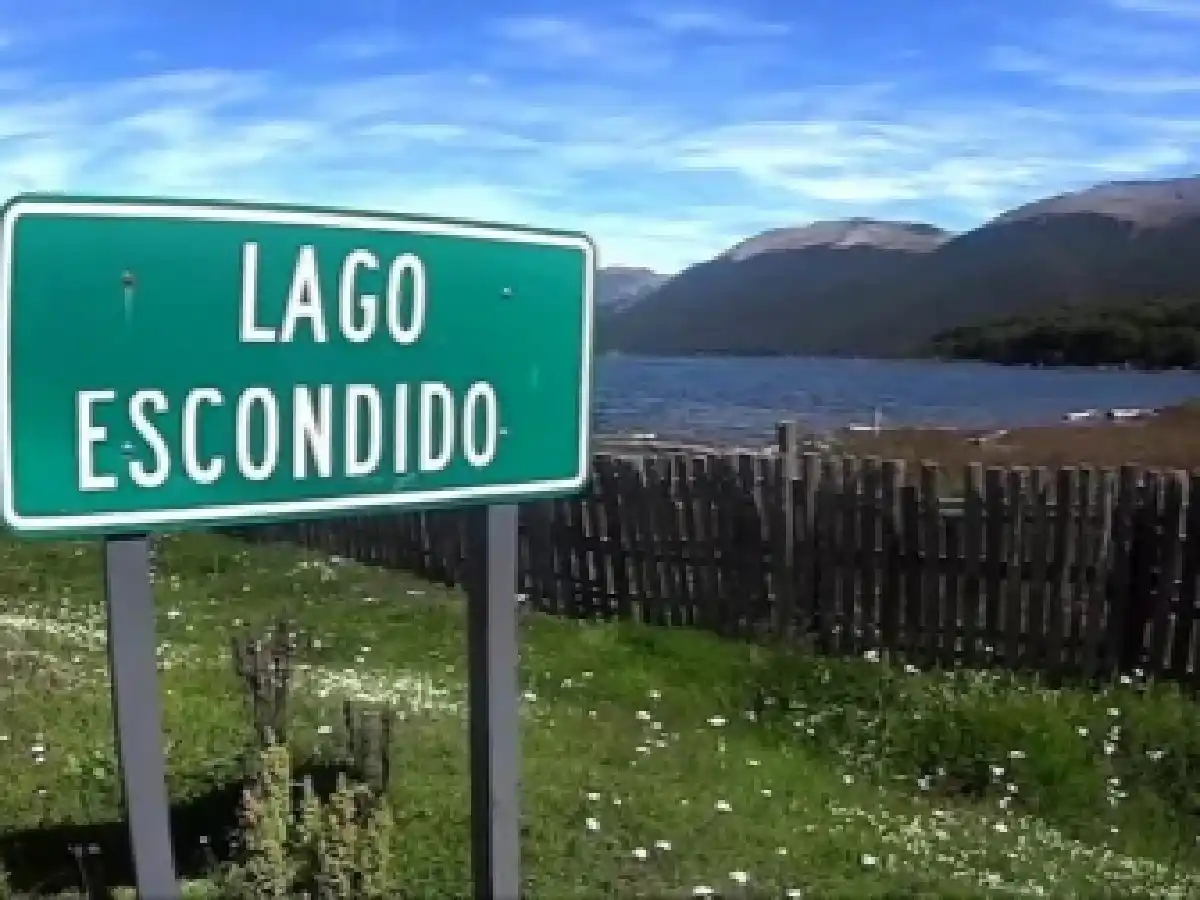 La Justicia ordenó reabrir el camino de acceso a Lago Escondido, cercado por Lewis