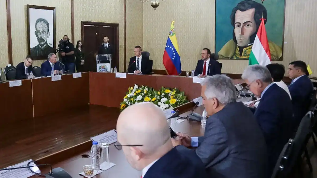 Venezuela y Hungría firman acuerdos en sectores estratégicos: becan a estudiantes