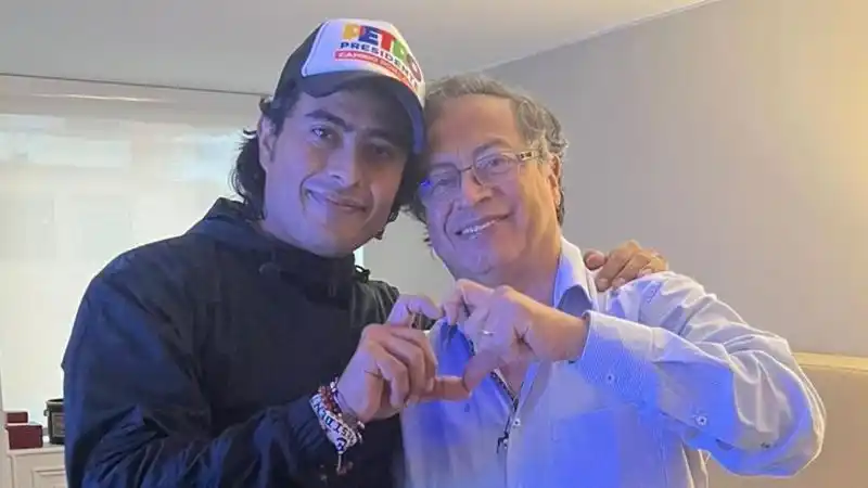 Nicolás Petro y su padre, el presidente de Colombia.