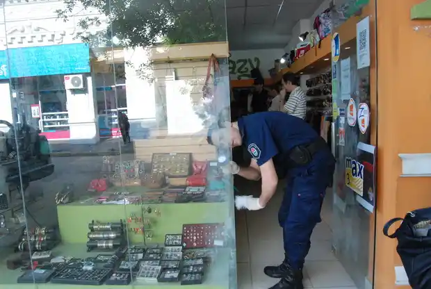 Robaron un comercio en pleno centro