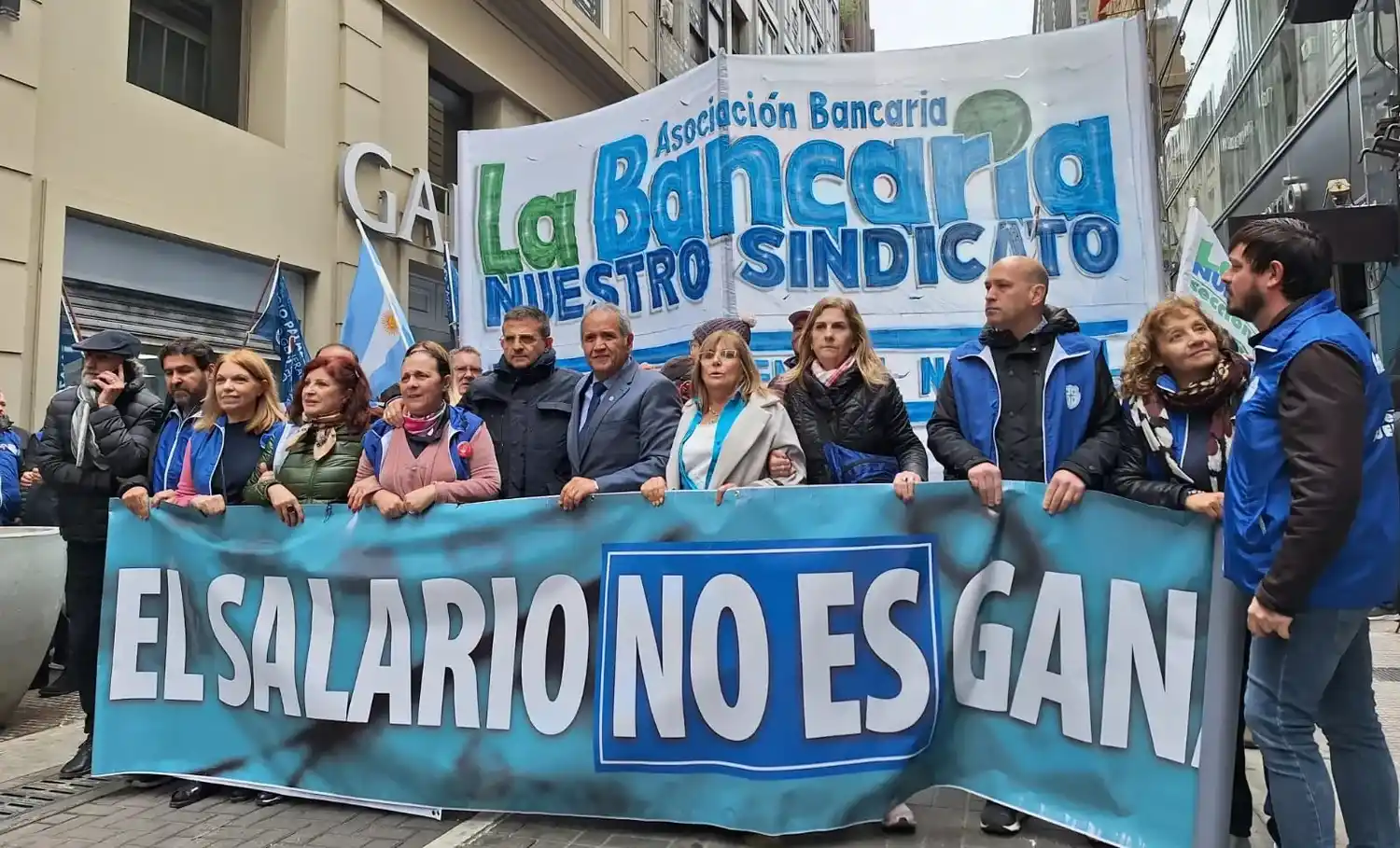 Argumentaro que el decreto, entre otras cosas, "limita sin ningún sustento jurídico ni normativo el derecho de huelga".