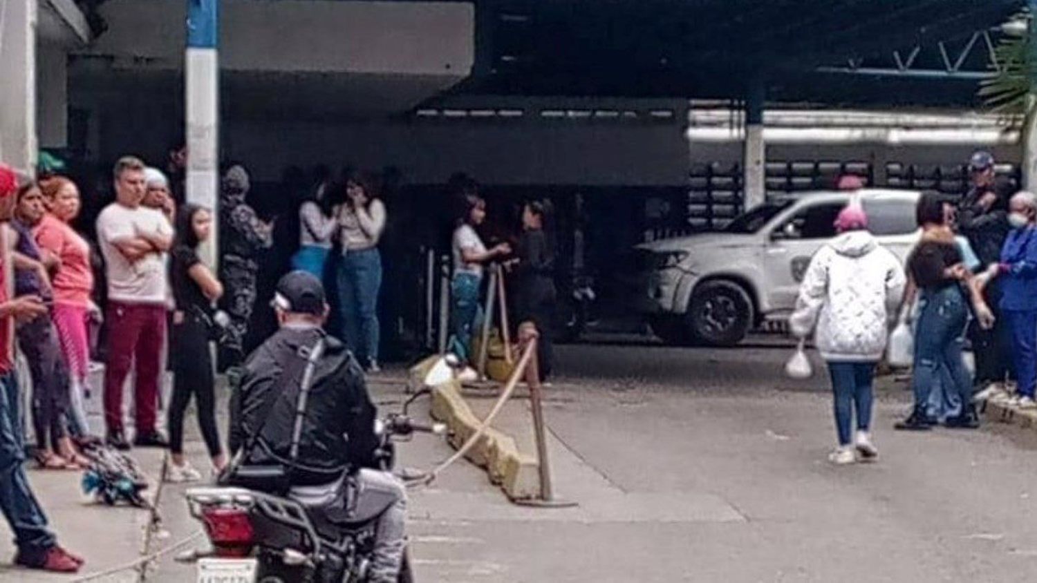 Sujeto amenazó al novio de su ex y se prendió: tiroteo en fiesta de Mamera dejó 2 muertos y 12 heridos