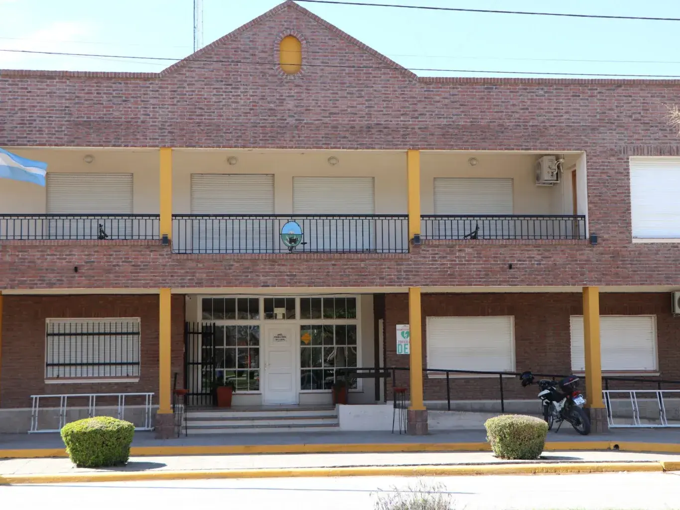 Queda exceptuado el personal de los servicios públicos indispensable