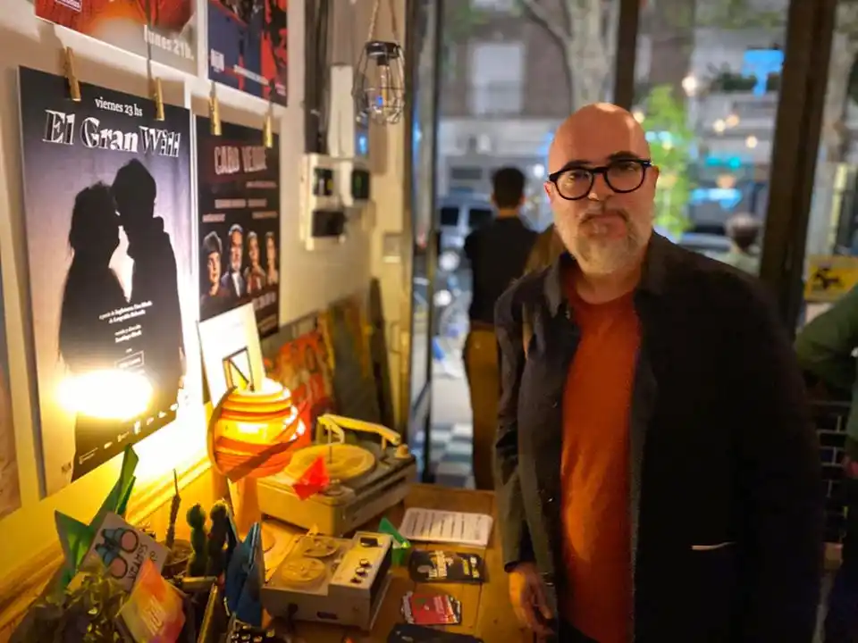 Amor de Cuarentena, una microficcion que llega por Whatsapp