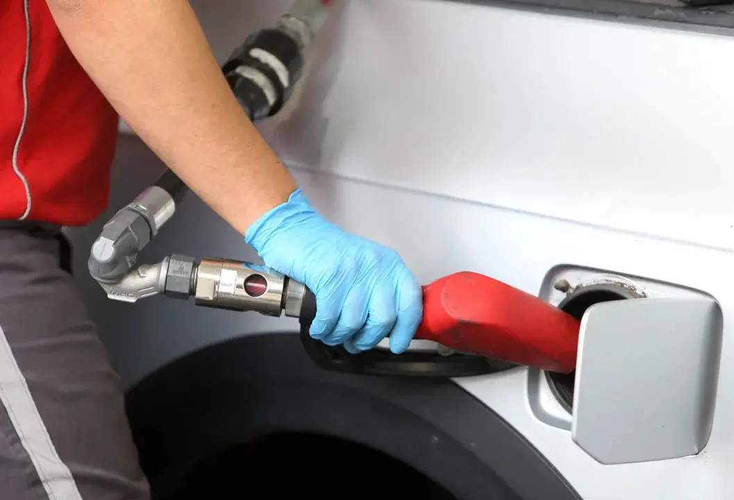 La venta de combustibles cayó en enero y suma 14 meses de retroceso