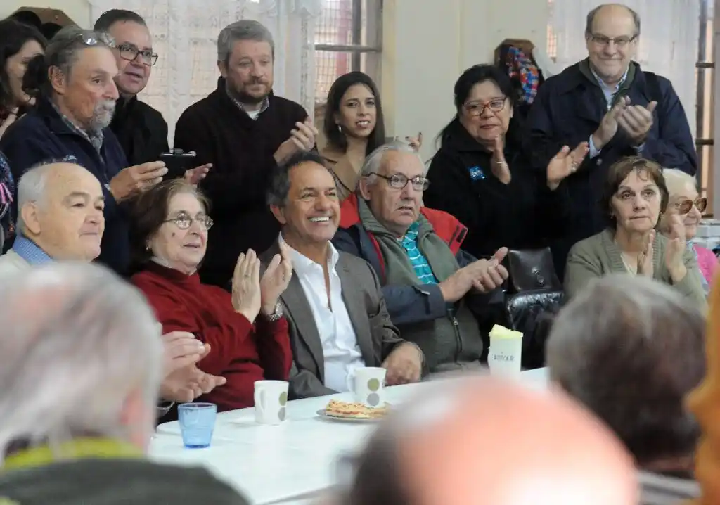 Scioli: "Su voto es en defensa propia, para recuperar conquistas y derechos"