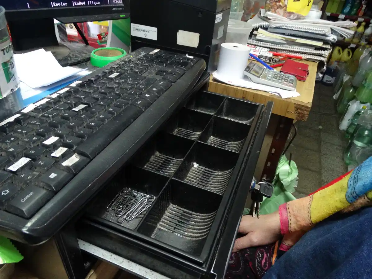 Escasez de monedas: desde caramelos a pensar en un vale para no perder clientes 