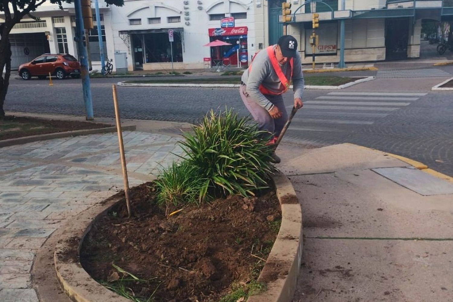 Realizan tareas de limpieza en el centro de la ciudad
