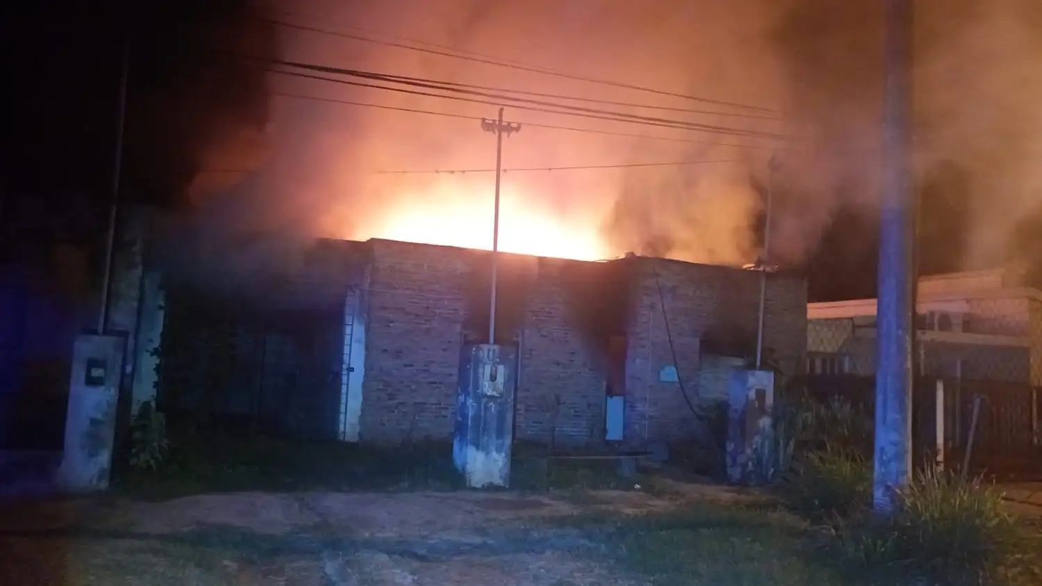 detuvieron a un hombre tras incendios en una vivienda y una estación de servicio