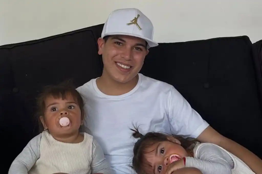 Thiago Medina junto a sus gemelas