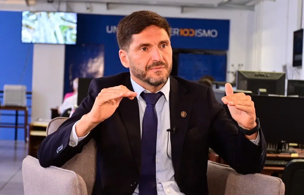 Maximiliano Pullaro, el gobernador mejor posicionado, según Poliarquía