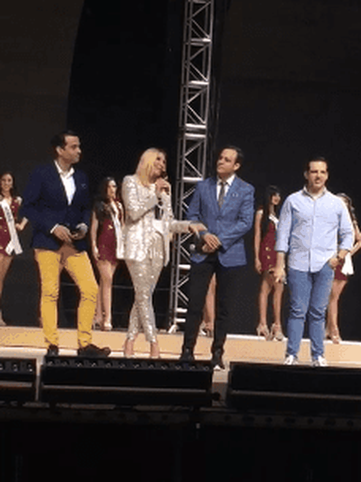 Maite Delgado y sus compañeros. Foto CL
