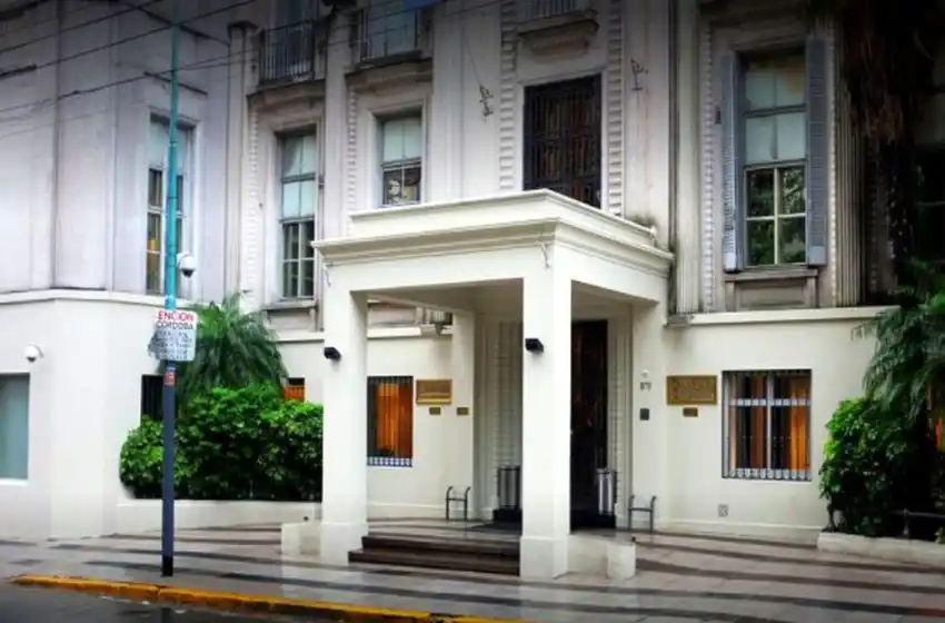 Denunciarán al sanatorio que se negó a tratar con dióxido de cloro a un paciente con coronavirus