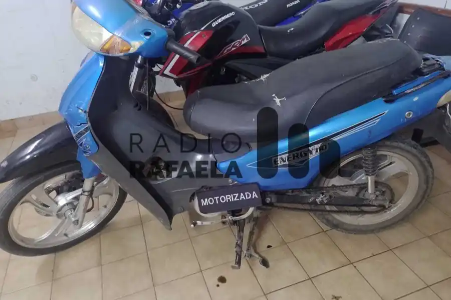 Su ex pareja rompió la orden de alejamiento y le robó la moto