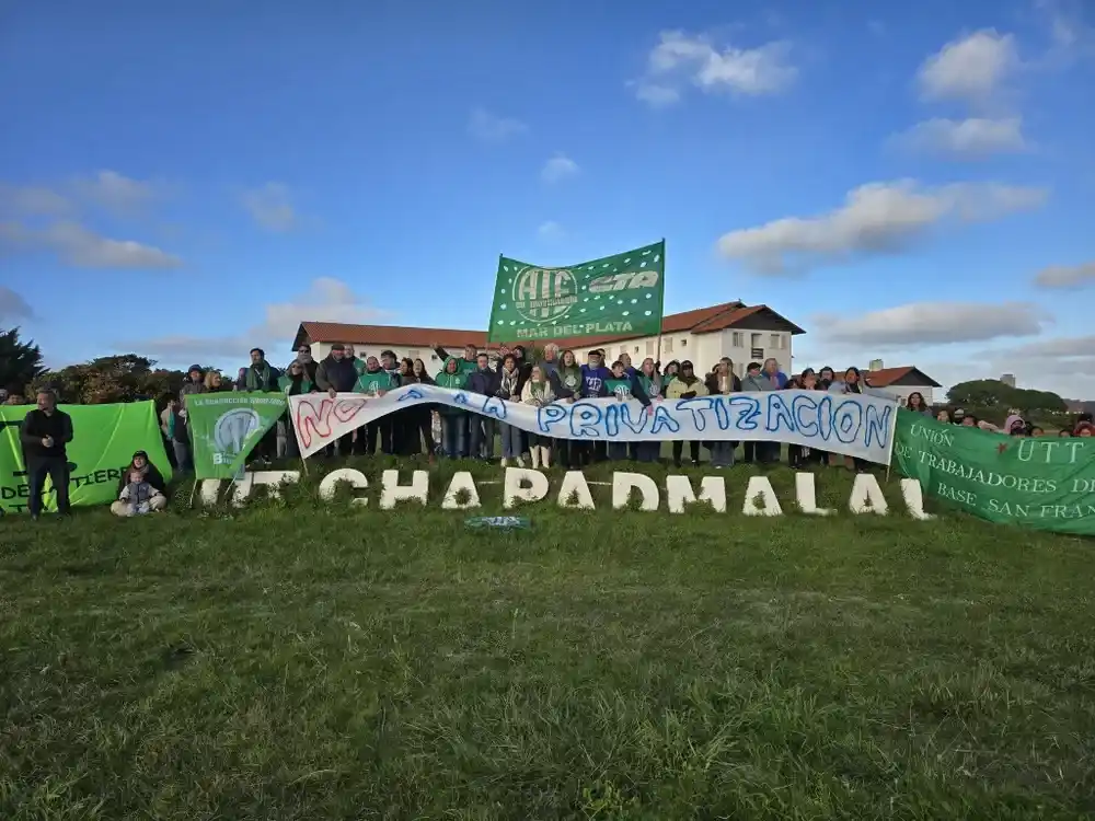Chapadmalal: abrazo simbólico y caravana de vecinos para defender los hoteles