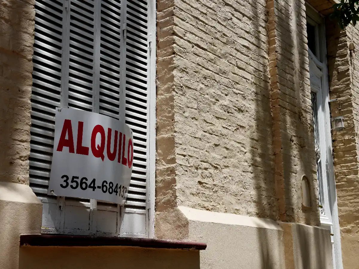 Buscan prohibir que en los contratos de alquiler los valores sean fijados en dólares