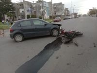 Un hospitalizado tras un choque entre un auto y una moto